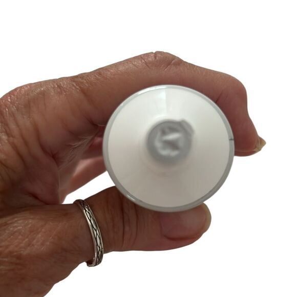 E.L.F NIB Suntouchables Whoa Glow Broad Spectrum SPF 30 Sunscreen in Sunburst - Picture 9 of 9